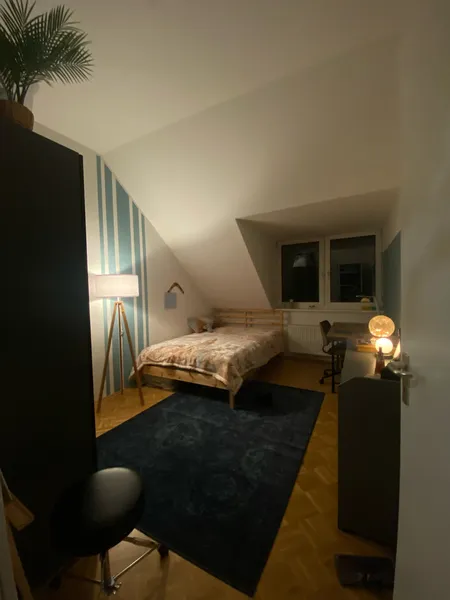 Lebendig wohnen: 3-Zimmer-Dachgeschosswohnung in Mariendorf — photo 1
